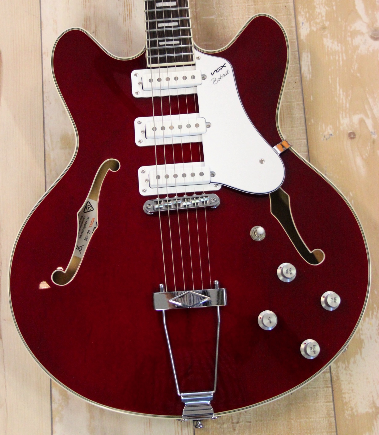 RICKENBACKER 330 MAPLEGLO für nur 2490.- inclusive Super-Case