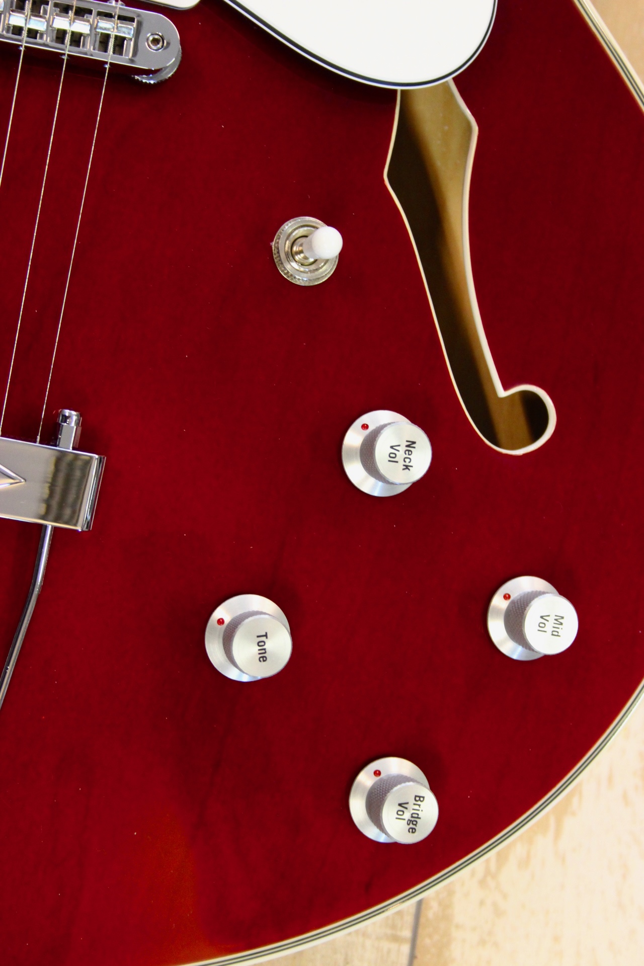 RICKENBACKER 330 MAPLEGLO für nur 2490.- inclusive Super-Case – Bild 4